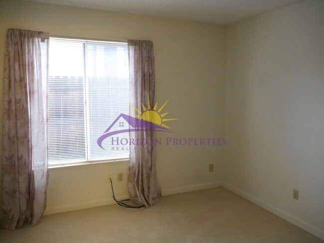 Building Photo - Spacious 4 Bed 2 Bath 1,575 sqft Lincoln Village Home