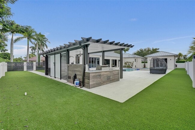 Building Photo - 2600 SW 128th Ct