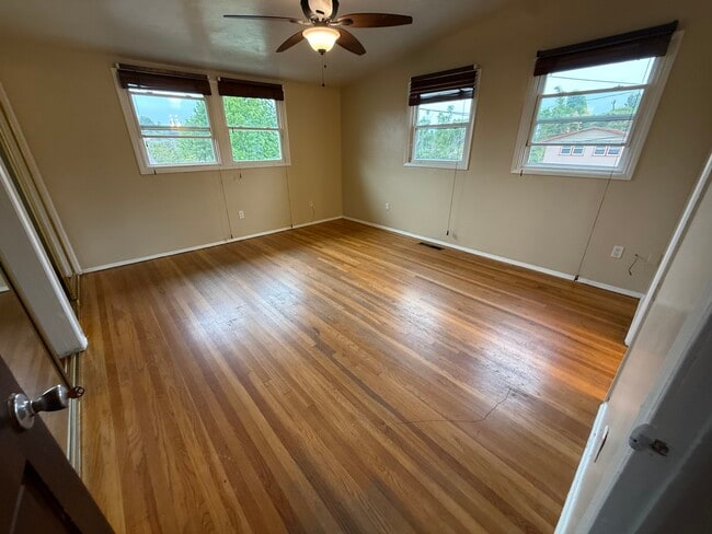 Building Photo - 4951 Campanile Dr