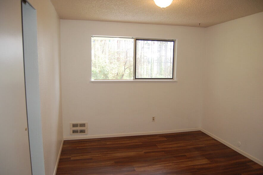 Building Photo - 721 Scenic Heights Rd