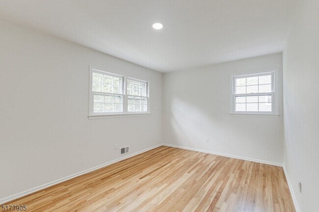 Building Photo - 50 Colonial Way