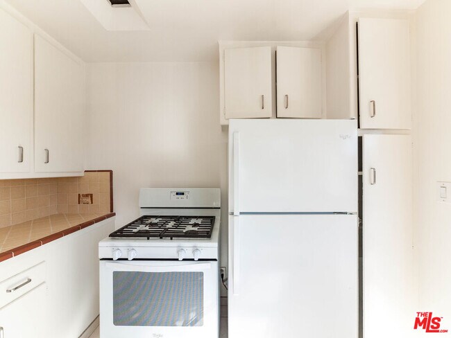 Building Photo - 122 Croft Ave