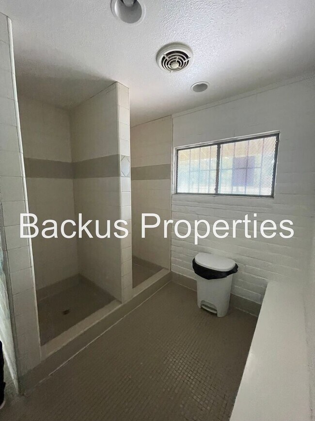 Building Photo - 14685 Charter Oak Blvd