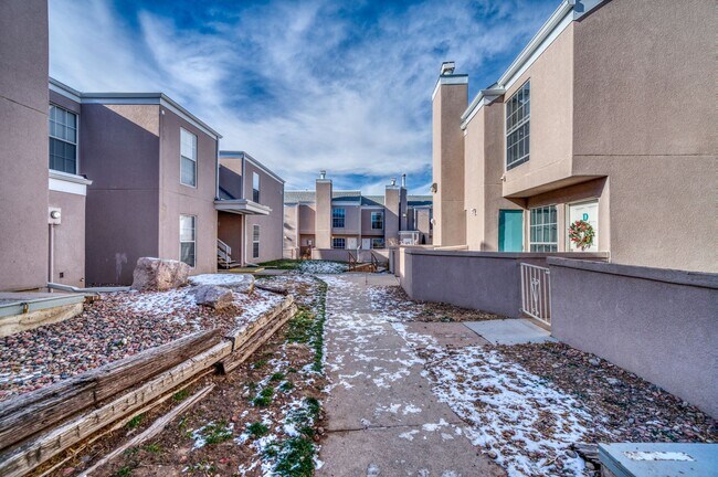 Building Photo - 3525 Rebecca Ln