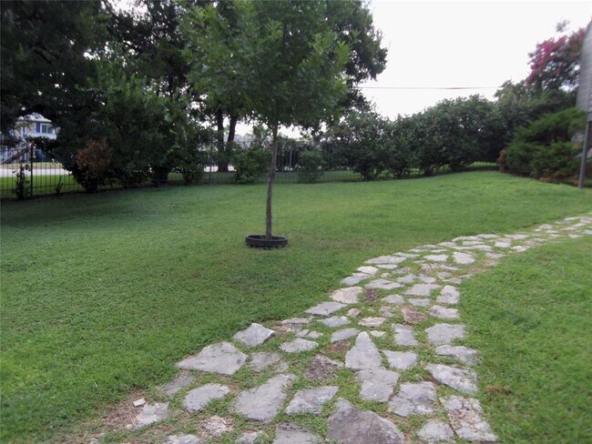 Building Photo - 1514 Parker Ln