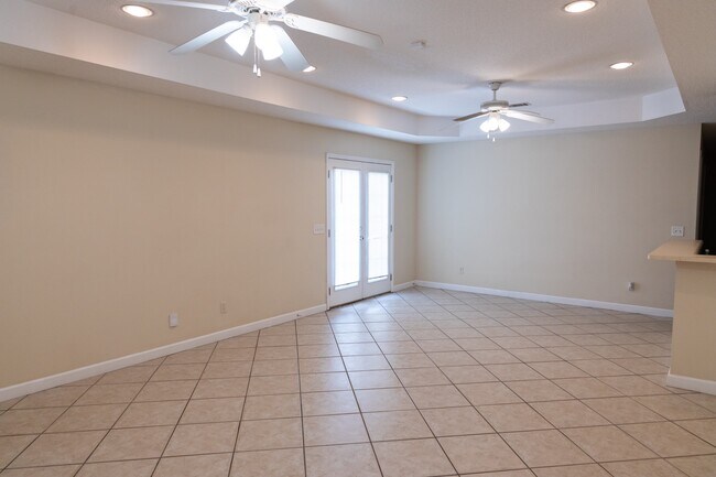 Building Photo - 252 Windridge Dr