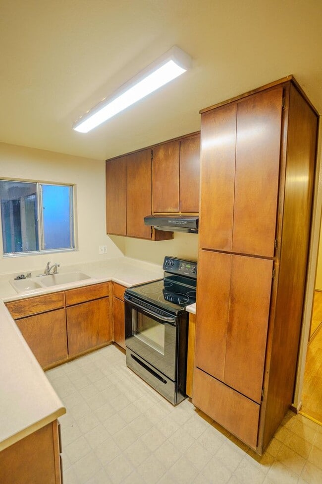 Building Photo - Single-Story Vallejo 3BR on HUGE Lot! 4-Car Parking, Covered Patio & 15 Min to Napa!