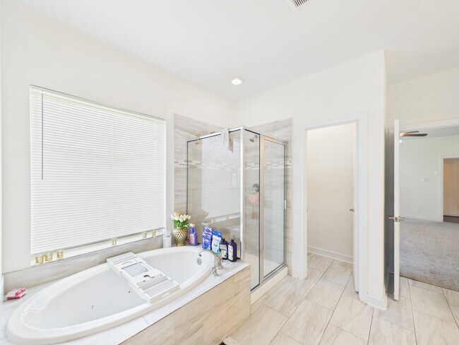 Building Photo - 24711 Miltonwood St