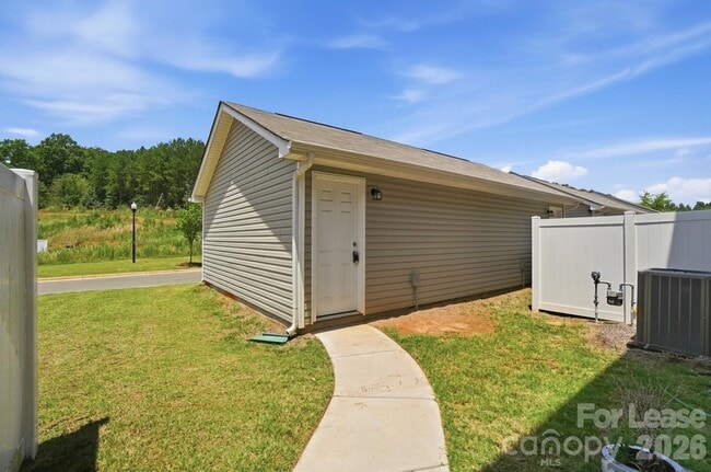 Building Photo - 15764 Country House St