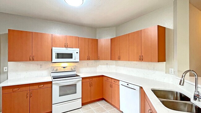 Building Photo - 116 SW Peacock Blvd