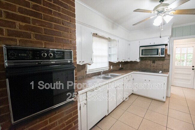 Building Photo - 4361 Montclair Cir E