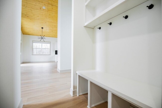 Building Photo - 4 Romine Pl