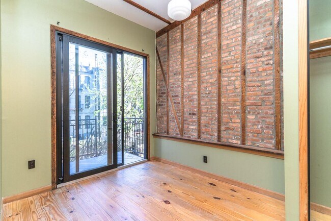 Building Photo - 208 Starr St