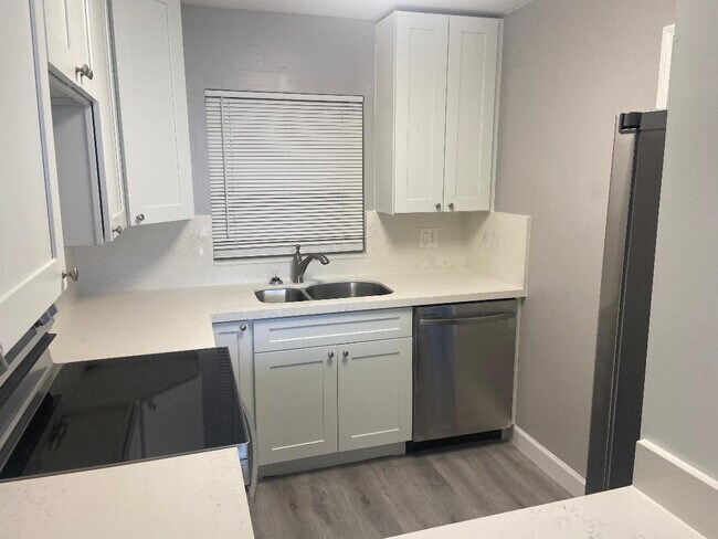 Building Photo - 9461 Evergreen Pl