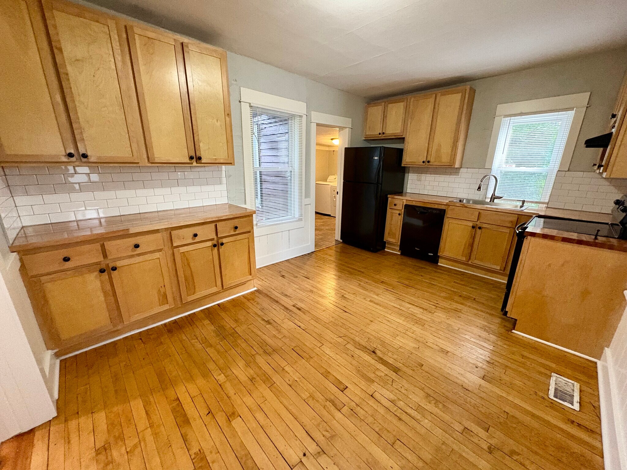 Building Photo - 704 Coit Ave NE