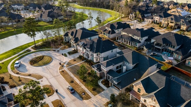 Building Photo - 10410 Southern Hawker