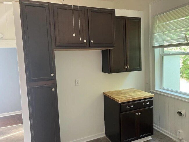 Building Photo - 1644 Brinson St