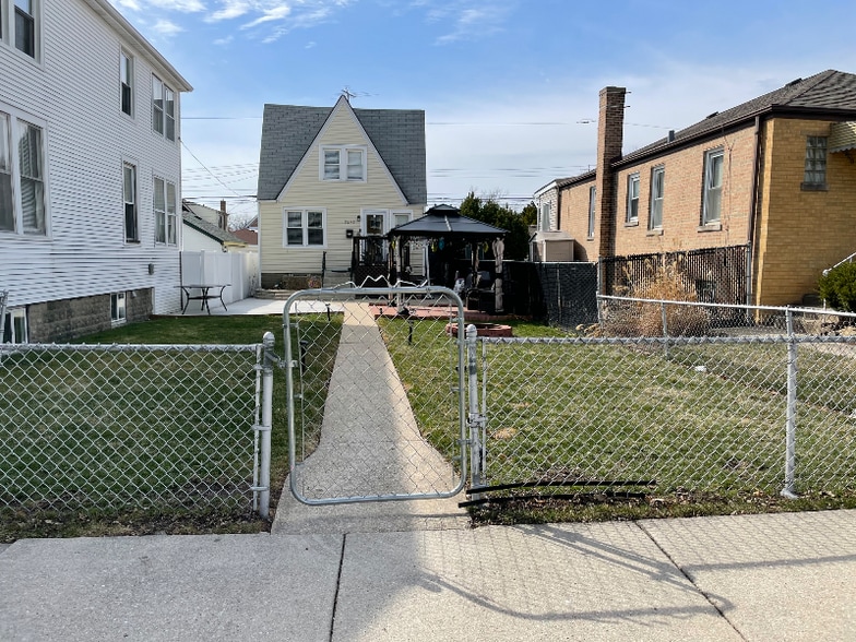Primary Photo - 3246 N Ozark Ave
