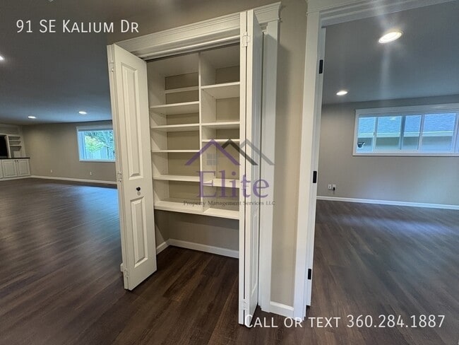 Building Photo - 91 SE Kalium Dr