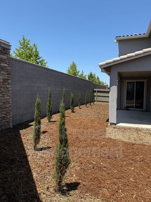Building Photo - 4070 Monterey Grv