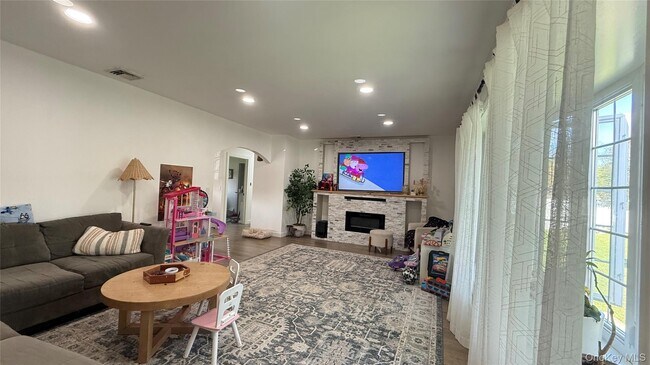 Building Photo - 60 Ryerson Rd