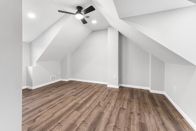 Building Photo - 515 Delamore Pl