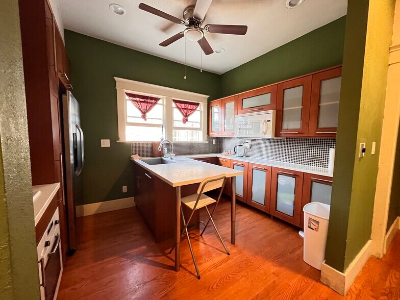 Building Photo - 3021 Van Buren Pl