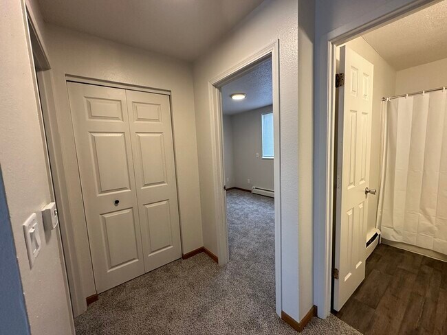 Building Photo - 4451 Vasey Ave