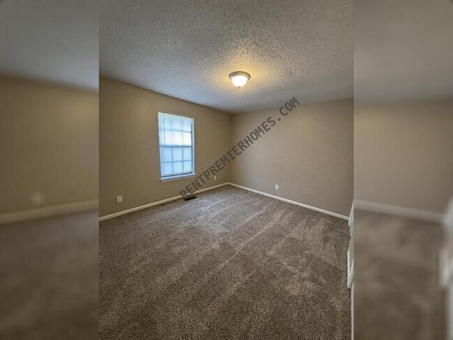 Building Photo - 714 Foxboro Dr