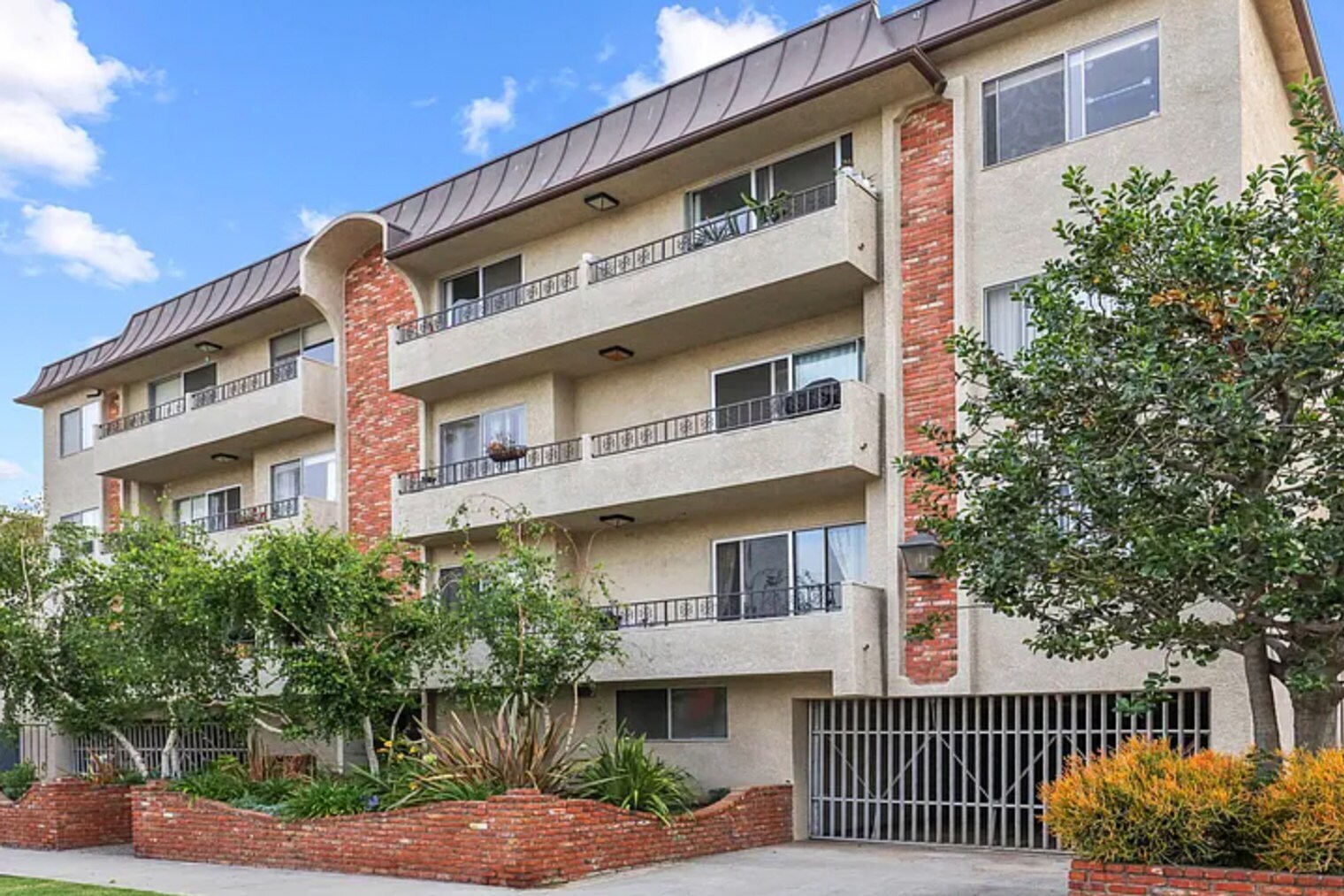 Building Photo - 1821 S Bentley Ave