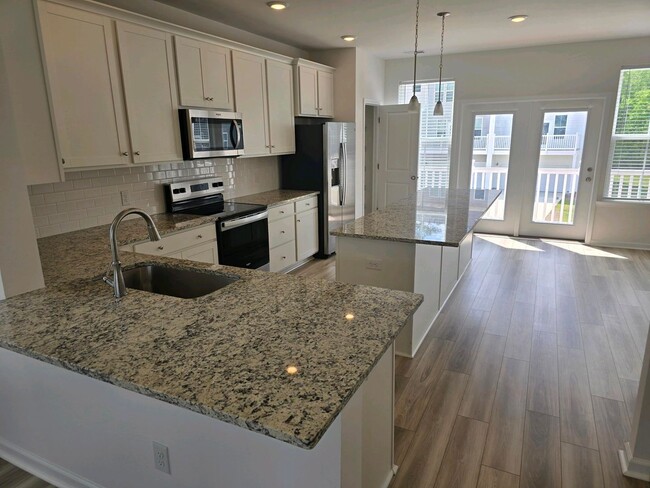 Building Photo - Spacious 4-Bedroom Home with Gourmet Kitch...