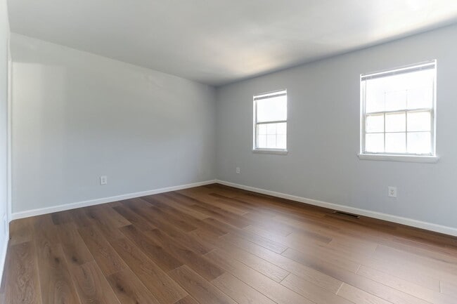 Building Photo - Move in ready 3 bedroom 2.5 Bath in Gaithe...