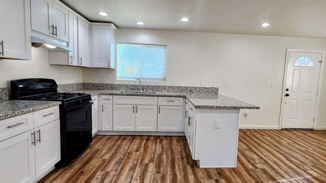 Building Photo - 156 E Marshall Blvd