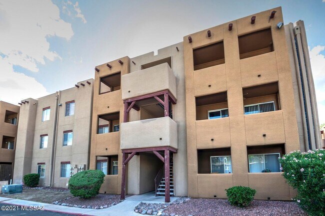 Building Photo - 1810 E Blacklidge Dr
