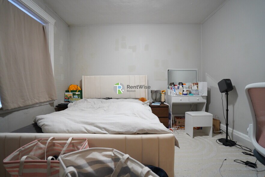 Building Photo - 142 Davis Ave