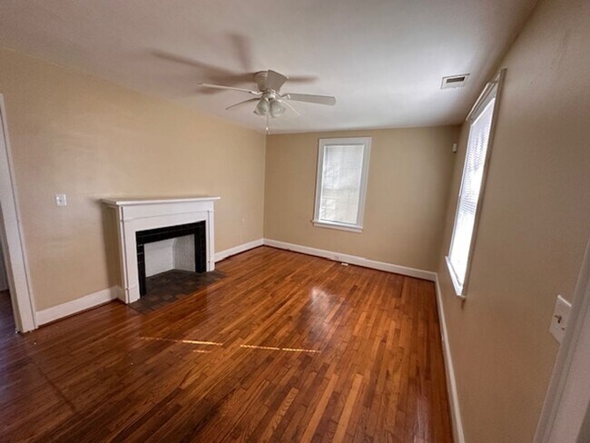 Building Photo - Stand Alone Cottage