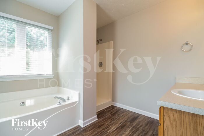Building Photo - 1705 Bennett Dr