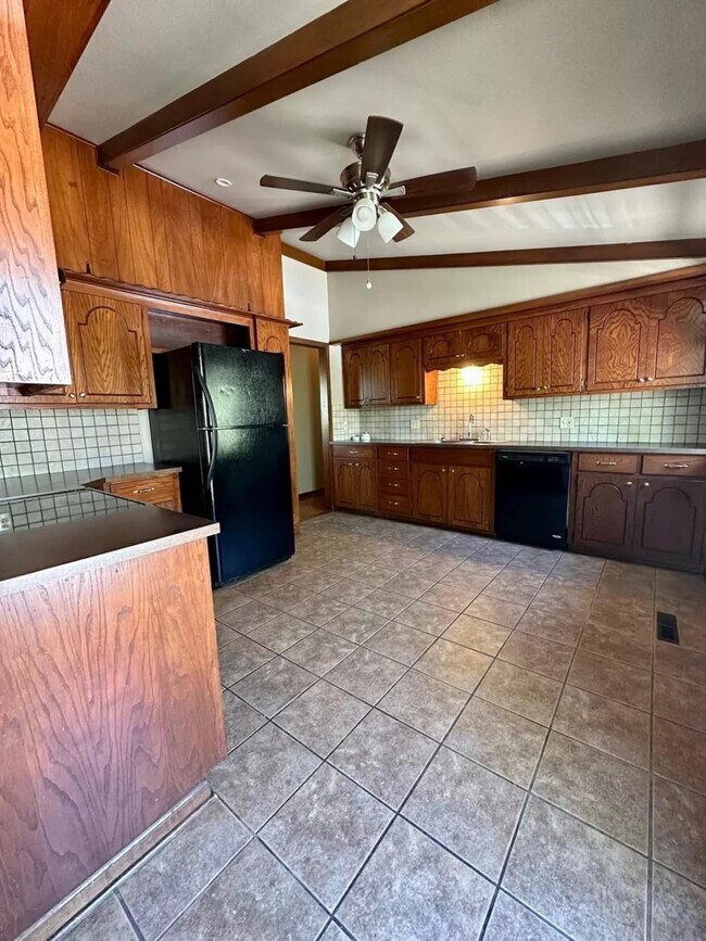 Kitchen - 9108 S Buckner Tarsney Rd