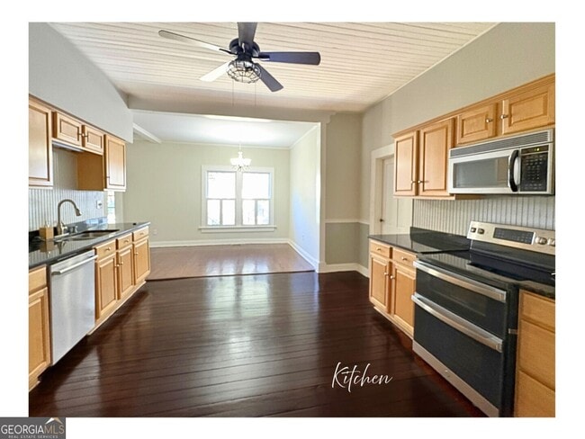 Building Photo - 208 Bartlett St