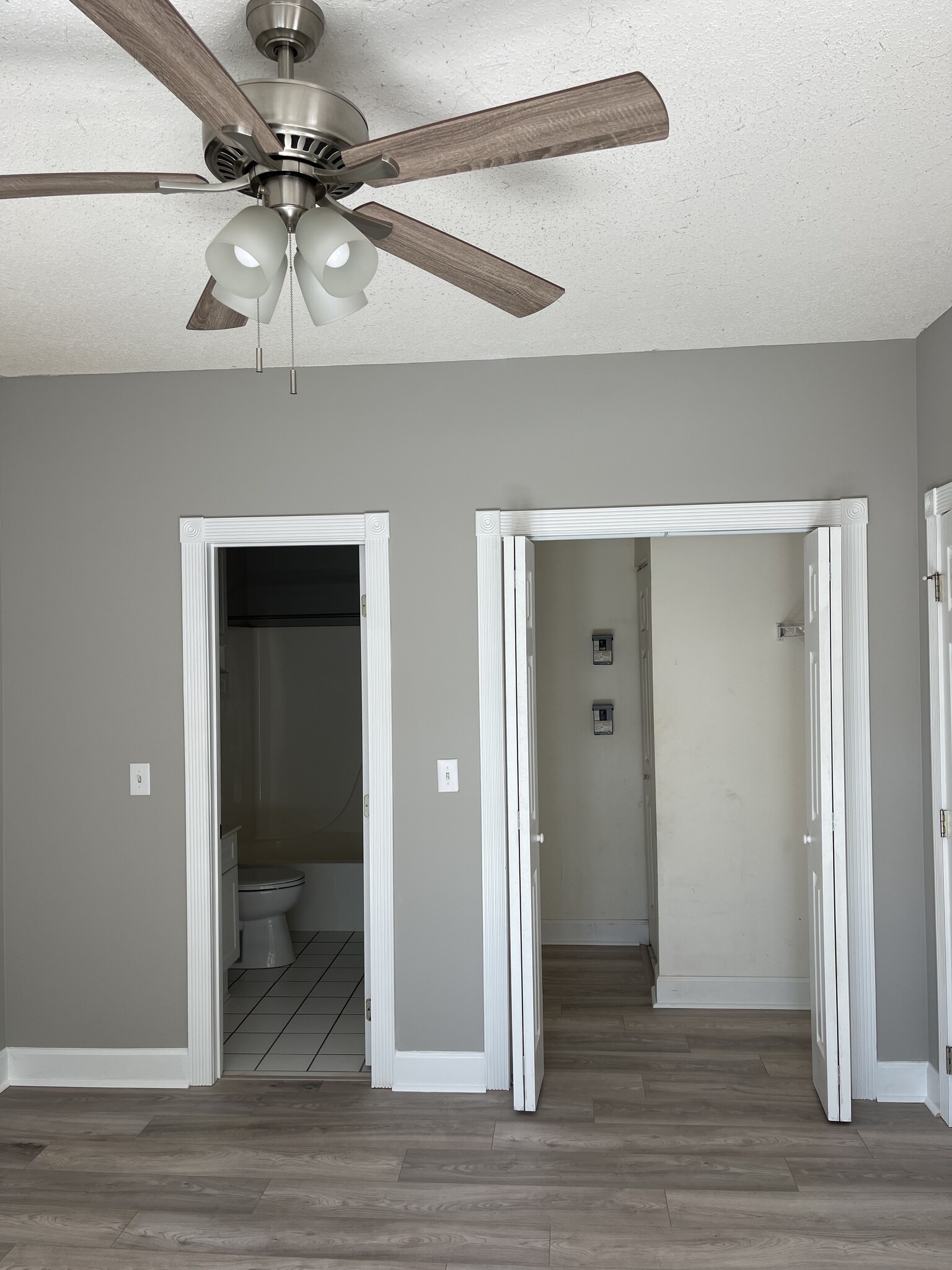 Master befroom - 674 Riverwalk Dr