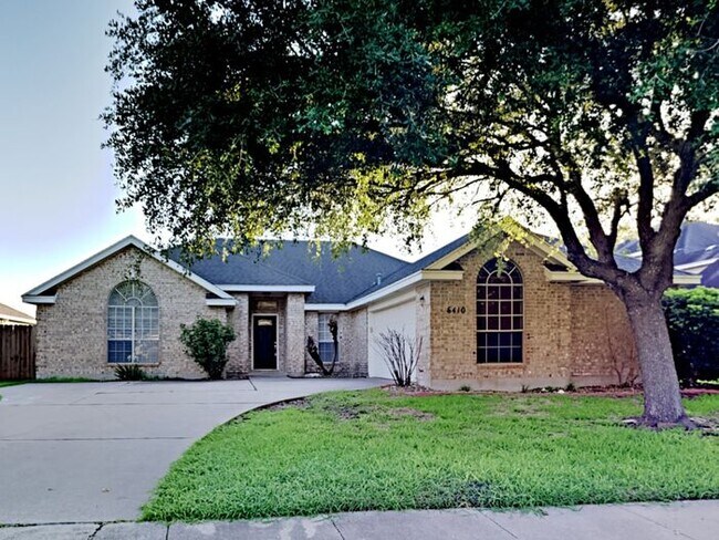 Building Photo - No Application Fee* *$500 off first months...