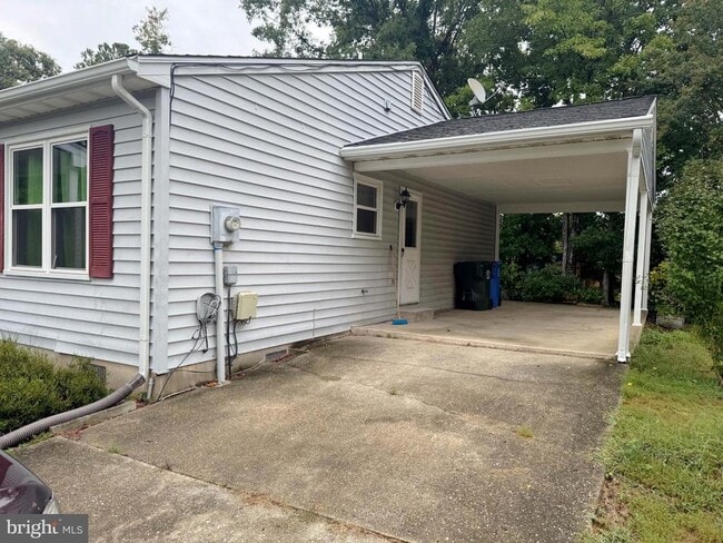 Building Photo - 319 Frederick Dr
