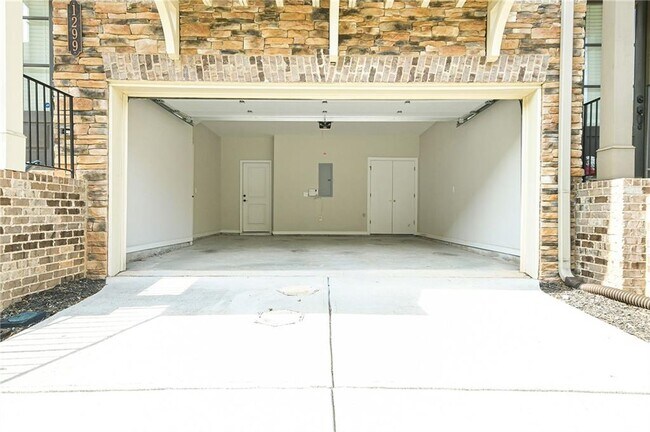 Building Photo - 1299 Linden Ct