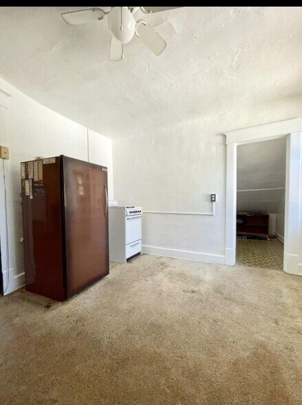 Building Photo - 806 E Loomis St