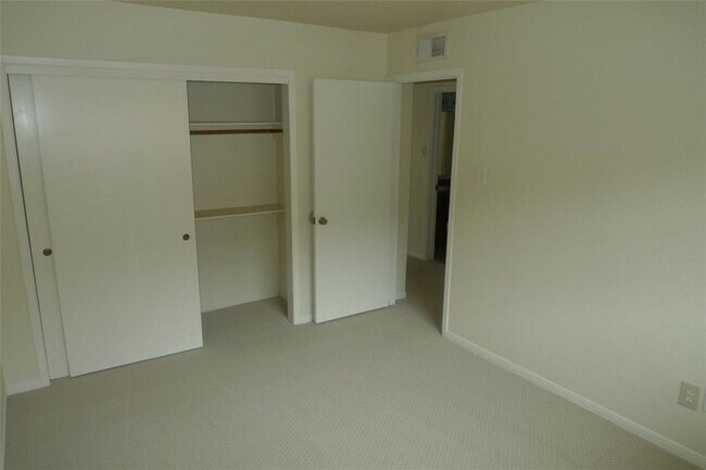 Building Photo - 16111 Aspenglenn Dr