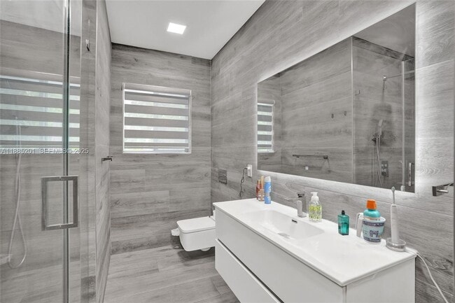 Building Photo - 3784 Sheridan Ave