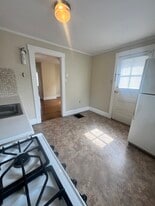 Building Photo - 8 Chapin St