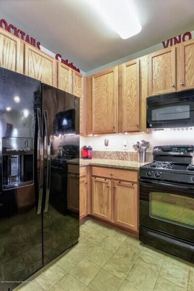 Building Photo - 154 Kyle Dr