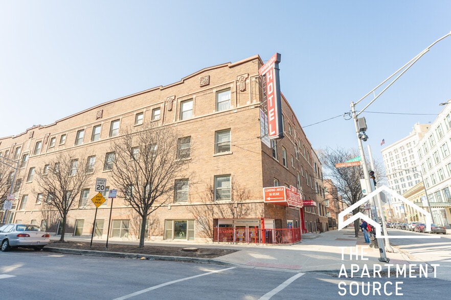 Building Photo - 4700 N Racine Ave
