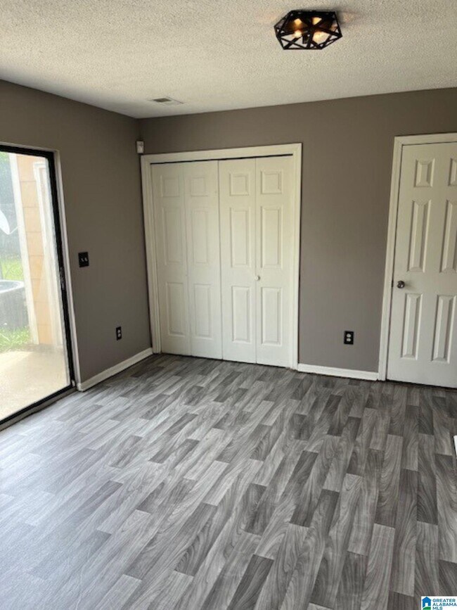 Building Photo - 2554 Hampstead Dr